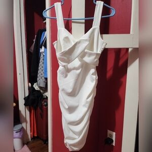 Elegant White Sleeveless Dress